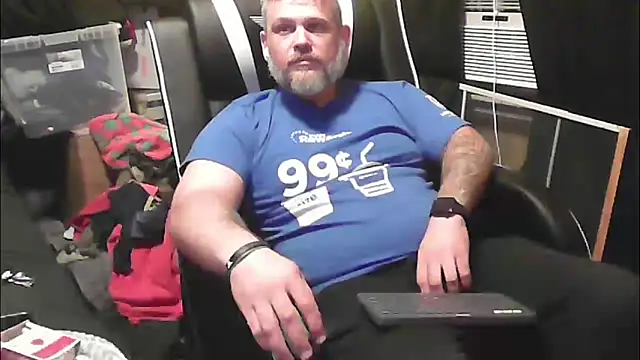 TwoFarty240 online show from October 2025 04:37:02 AM