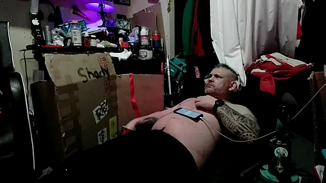 Snapshot of TwoFarty240 chatting on April 2026 04:35:02 AM TwoFarty240 online show from April 2026 04:35:02 AM