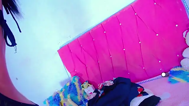 Theylor Rouse online show from October 2025 07:27:02 AM