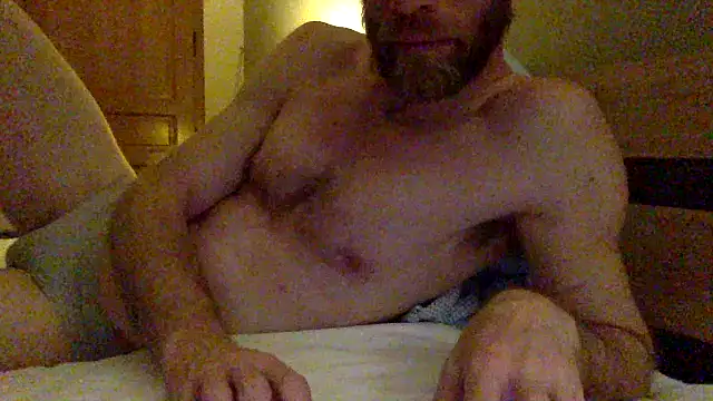 Snapshot of Twowellshapedheads chatting on February 2025 10:45:01 PM Twowellshapedheads online show from February 2025 10:45:01 PM