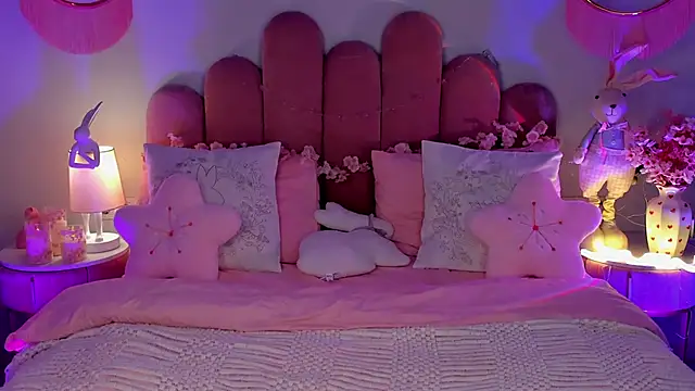 Snapshot of ElsaYoung chatting on April 2026 07:18:02 PM ElsaYoung online show from April 2026 07:18:02 PM