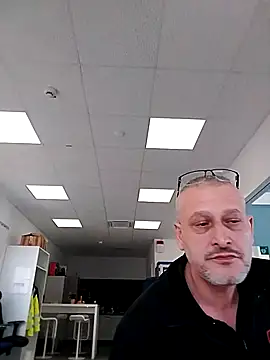 Snapshot of Husoban chatting on December 2025 03:18:02 PM Husoban online show from December 2025 03:18:02 PM