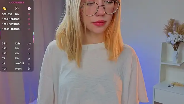 Snapshot of UdelaAllston chatting on September 2025 11:13:02 AM UdelaAllston online show from September 2025 11:13:02 AM