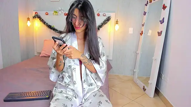 Milaspetite online show from December 2024 08:50:01 PM