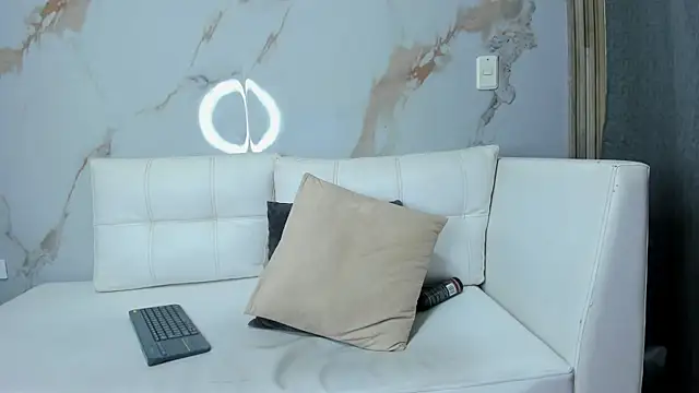 Milaspetite online show from March 2025 12:27:02 AM