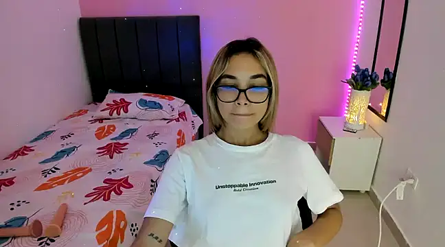 davinacaro online show from December 2024 08:43:01 PM