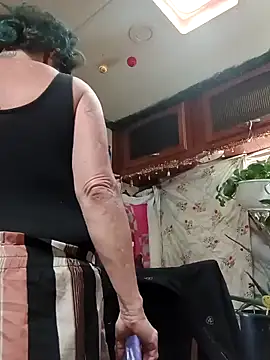 Snapshot of SlickedDryr chatting on December 2024 04:17:01 PM SlickedDryr online show from December 2024 04:17:01 PM