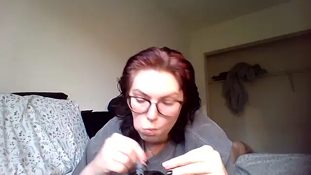 Snapshot of Blondie_Elle chatting on May 2026 10:49:01 PM Blondie Elle online show from May 2026 10:49:01 PM