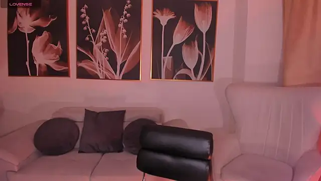 MiaFarrell  online show from February 2026 06:37:01 PM