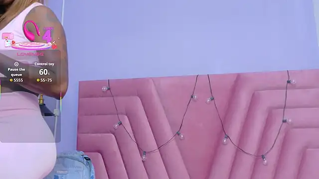 Snapshot of kinkyandsavage chatting on February 2026 12:59:02 PM kinkyandsavage online show from February 2026 12:59:02 PM