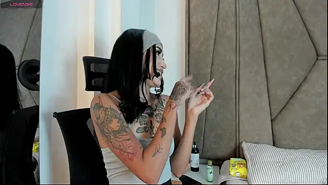 Snapshot of Cassie_howard_ chatting on January 2025 08:21:01 PM Cassie howard online show from January 2025 08:21:01 PM