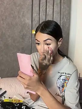 Snapshot of Cassie_howard_ chatting on February 2025 02:33:02 AM Cassie howard online show from February 2025 02:33:02 AM