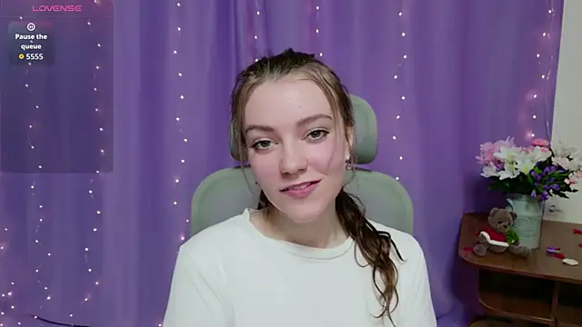 Snapshot of Lana__Cute_ chatting on April 2026 02:30:01 PM Lana Cute online show from April 2026 02:30:01 PM