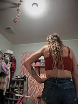 PrettiPluto online show from December 2025 02:33:01 PM