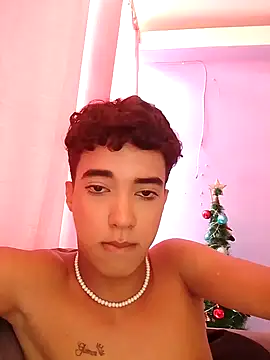 Snapshot of Hot_kleo chatting on January 2025 09:32:02 PM Hot kleo online show from January 2025 09:32:02 PM