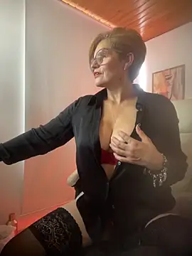 Adeellee  online show from October 2025 02:27:02 PM