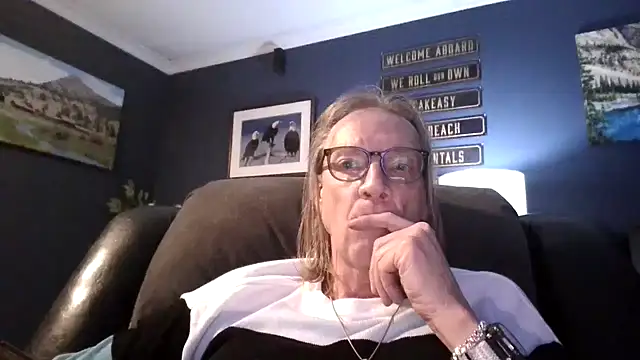 Snapshot of RoniJ2024 chatting on December 2024 01:17:01 AM RoniJ2024 online show from December 2024 01:17:01 AM