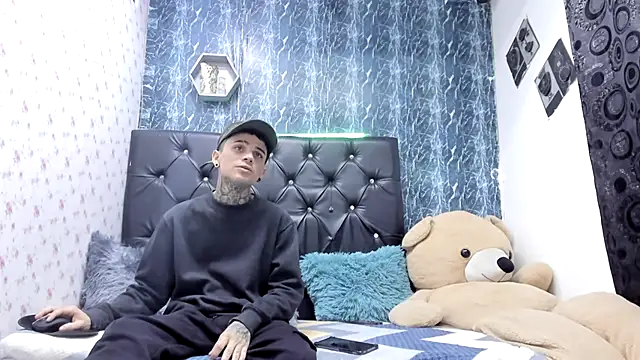 exotic hot couple online show from March 2026 10:28:02 PM