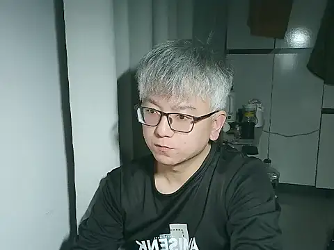 Snapshot of leoUSIR chatting on December 2025 02:47:01 PM leoUSIR online show from December 2025 02:47:01 PM