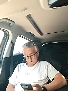 Snapshot of leoUSIR chatting on April 2026 07:06:02 AM leoUSIR online show from April 2026 07:06:02 AM