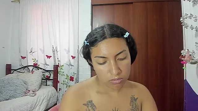 Snapshot of Natymontiell_ chatting on January 2025 05:31:01 PM Natymontiell online show from January 2025 05:31:01 PM