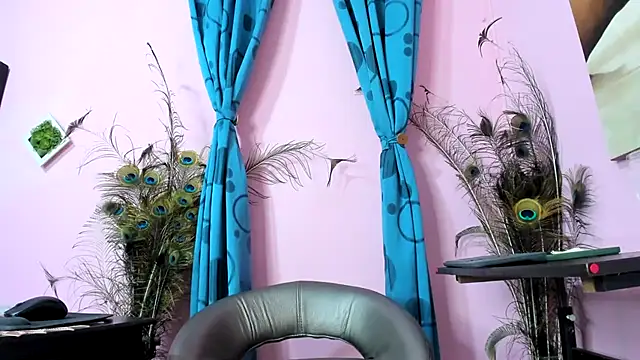 miss--flora online show from October 2025 10:26:01 AM