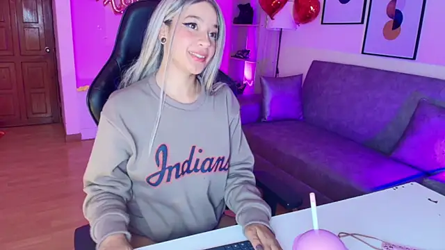 EmmaJhonnsson online show from February 2025 04:05:01 AM