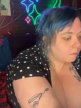 Snapshot of SleazeLouize chatting on December 2024 02:25:02 AM SleazeLouize online show from December 2024 02:25:02 AM