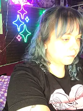 Snapshot of SleazeLouize chatting on December 2024 12:53:01 AM SleazeLouize online show from December 2024 12:53:01 AM