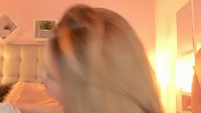 Snapshot of melanie_hh chatting on November 2025 04:01:02 AM melanie hh online show from November 2025 04:01:02 AM