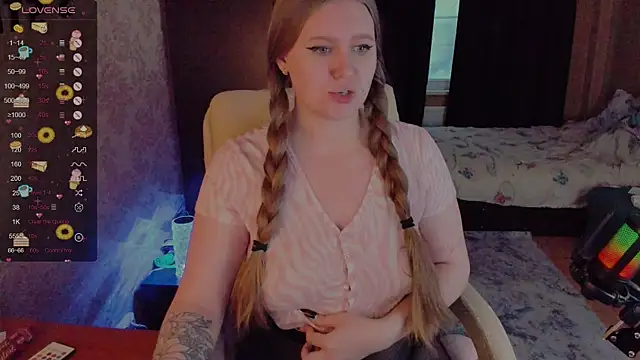 Snapshot of Alice_Dreamgirl_ chatting on December 2024 12:08:02 PM Alice Dreamgirl  online show from December 2024 12:08:02 PM