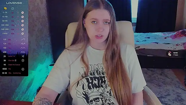 Snapshot of Alice_Dreamgirl_ chatting on January 2025 08:45:01 AM Alice Dreamgirl  online show from January 2025 08:45:01 AM