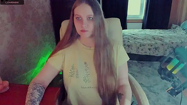 Snapshot of Alice_Dreamgirl_ chatting on February 2025 12:17:02 PM Alice Dreamgirl  online show from February 2025 12:17:02 PM