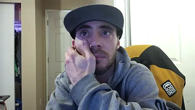 Huntzg23 online show from April 2026 05:30:02 PM