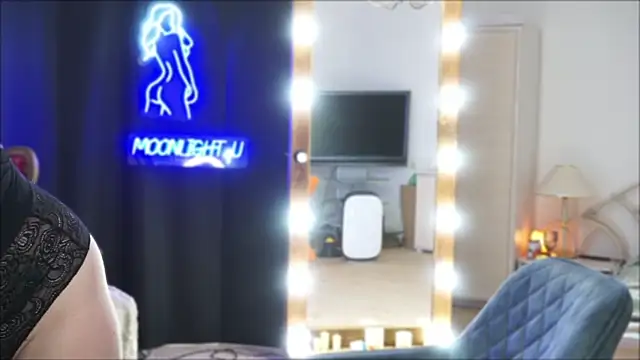 Snapshot of moonlight4u chatting on January 2025 05:21:01 AM moonlight4u online show from January 2025 05:21:01 AM