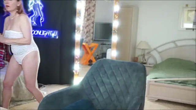 Snapshot of moonlight4u chatting on March 2025 06:05:01 AM moonlight4u online show from March 2025 06:05:01 AM