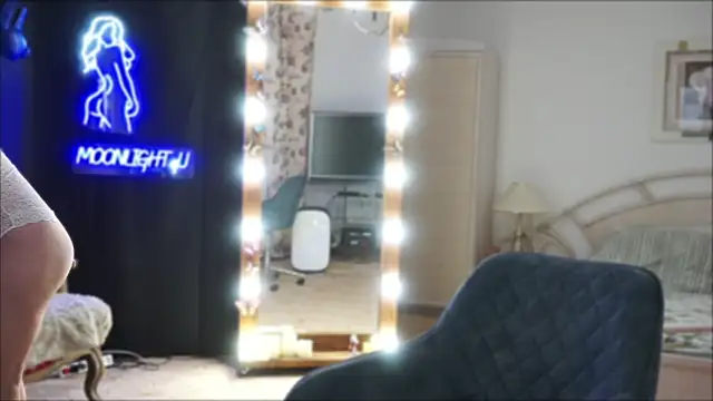 Snapshot of moonlight4u chatting on March 2025 04:39:02 AM moonlight4u online show from March 2025 04:39:02 AM