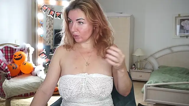 Snapshot of moonlight4u chatting on October 2025 05:42:02 AM moonlight4u online show from October 2025 05:42:02 AM