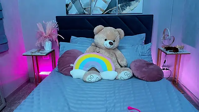 Curvy Dynamite  online show from November 2025 01:11:01 AM