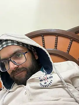 Snapshot of Arsh_Loves_Luv chatting on December 2024 03:33:02 PM Arsh Loves Luv online show from December 2024 03:33:02 PM