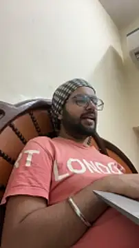 Snapshot of Arsh_Loves_Luv chatting on December 2024 03:37:01 PM Arsh Loves Luv online show from December 2024 03:37:01 PM