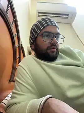 Snapshot of Arsh_Loves_Luv chatting on December 2024 02:21:01 PM Arsh Loves Luv online show from December 2024 02:21:01 PM