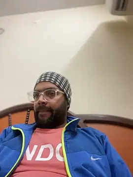 Snapshot of Arsh_Loves_Luv chatting on January 2025 05:59:02 PM Arsh Loves Luv online show from January 2025 05:59:02 PM