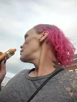 MommyMisfit online show from April 2026 01:17:02 PM