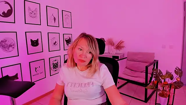 RosalindaFortuna online show from December 2024 11:22:01 AM