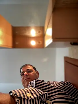 SecretlyDD online show from December 2025 09:29:02 AM