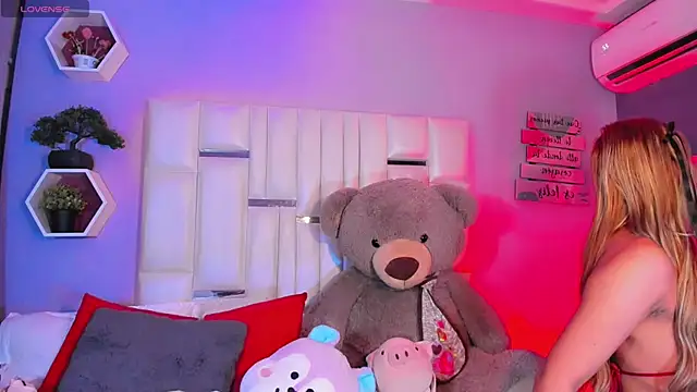 Snapshot of Aileen_18 chatting on October 2025 04:59:01 AM Aileen 18 online show from October 2025 04:59:01 AM