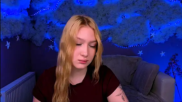 playful sophie online show from April 2026 07:27:01 PM