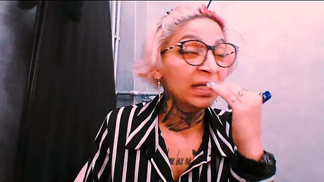 Snapshot of Lucky_Deniz chatting on November 2025 08:59:02 AM Lucky Deniz online show from November 2025 08:59:02 AM