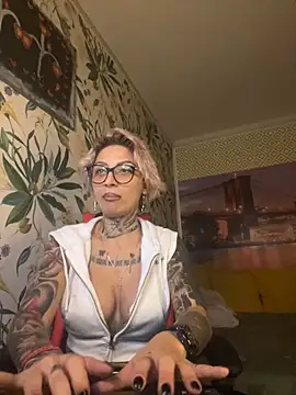 Snapshot of Lucky_Deniz chatting on December 2025 09:11:02 PM Lucky Deniz online show from December 2025 09:11:02 PM